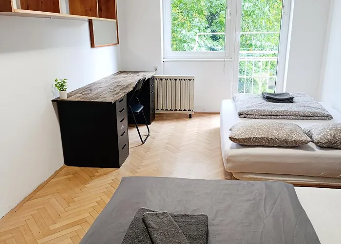 City Center 4-Person Apartment